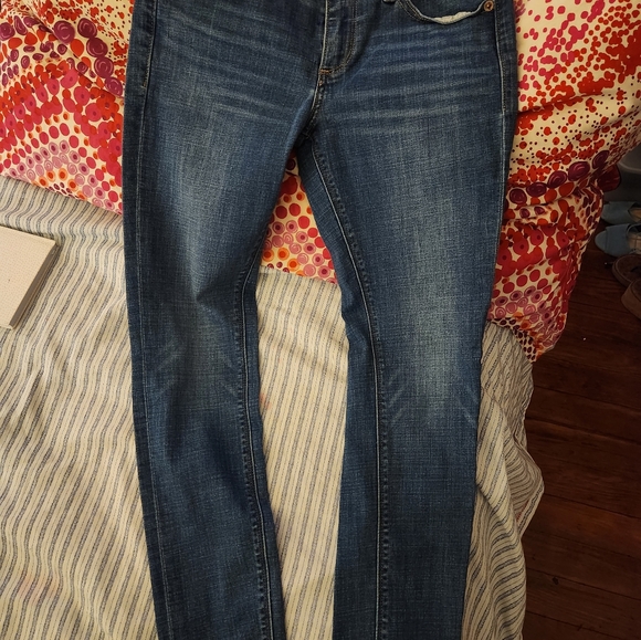 Lucky Jeans Charlie Skinny 4/27 says lucky you on fly like new - Picture 4 of 4